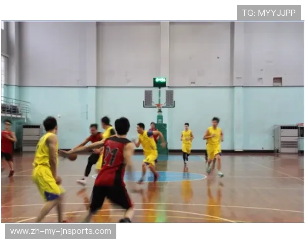 篮球比赛中“单挡掩护后传中策应”打法是否更适应小阵容